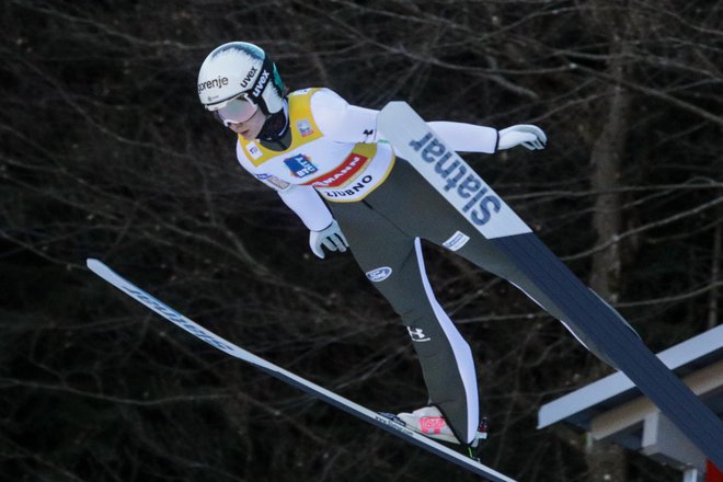 Nika Prevc vodi v skupni razvrstitvi za svetovni pokal. FOTO: Voranc Vogel/Delo