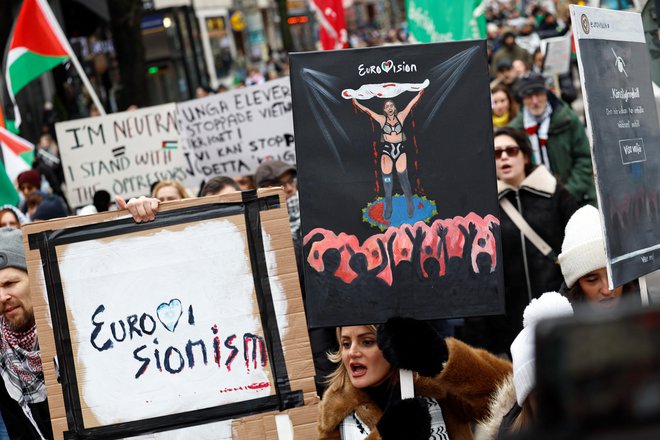 Tudi protestniki proti vojni v Gazi so opozarjali, da si Izrael iz podobnih vzrokov kot Rusija ne zasluži sodelovanja na izboru za pesem Evrovizije. EBU je odločil drugače. FOTO: Reuters