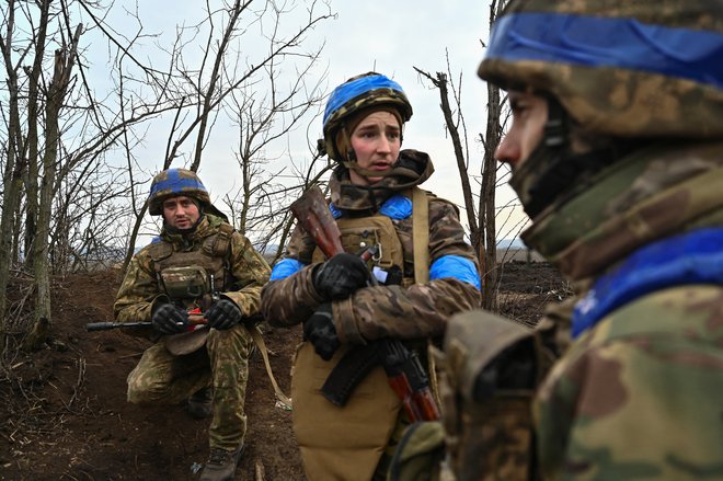 Ukrajinski vojaki na fronti. Foto Stringer Reuters