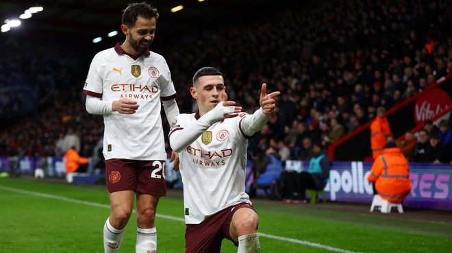 Phil Foden proslavlja edini gol Manchester Cityja proti Bournemouthu. Za njim Bernardo Silva. FOTO: Matthew Childs/Reuters