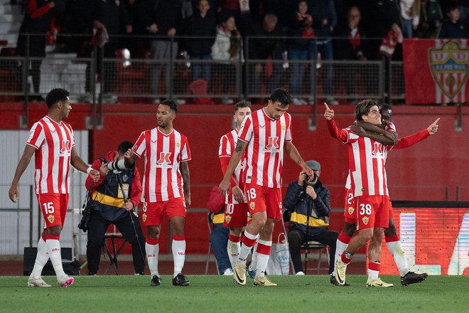 V Mehiki rojeni Argentinec Luka Romero (desno) je dvakrat premagal Jana Oblaka. FOTO: Jorge Guerrero/AFP