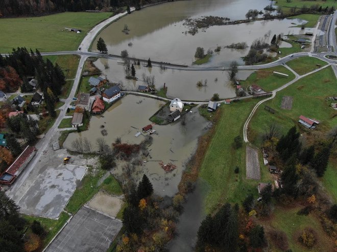 Lanske poplave so povzročile veliko škode tudi v gospodarstvu, ki se povsem samo ne more zavarovati. FOTO: Občina Kranjska Gora