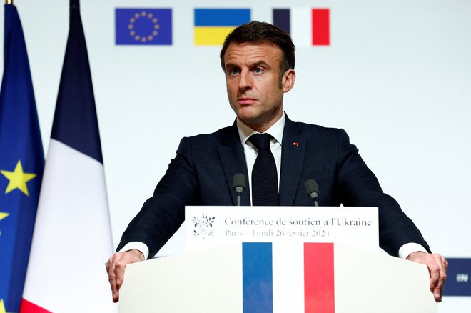 Francoski predsednik Emmanuel Macron je na začetku vojne poskušal še s spravljivimi toni do Moskve. Sčasoma so njegova stališča postala vse trša. FOTO: Gonzalo Fuentes/Reuters