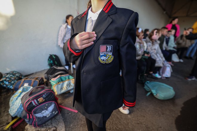 Chaque uniforme, financé par la ville et les autorités éducatives locales, coûte 200 euros.  PHOTO : Pascal Guyot/AFP