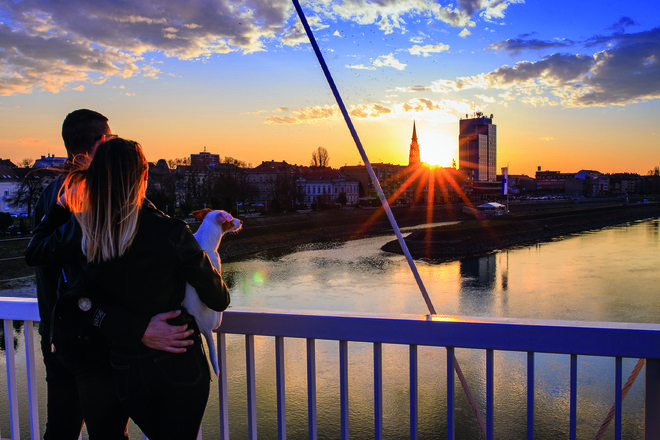 Kolesarske steze ob reki Dravi so idealne za raziskovanje naravnih lepot, sprehajalne poti ob reki pa ponujajo mir in sprostitev. FOTO: TS mesta Osijek