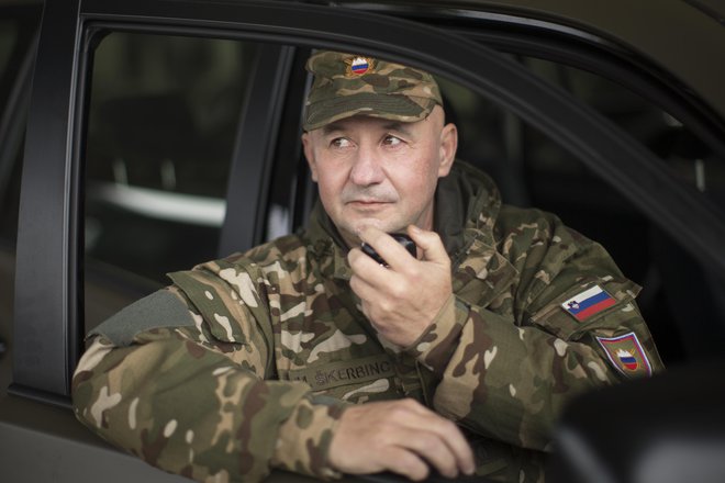 Generalmajor Miha Škerbinc, predavatelj na Evropskem centru za varnostne študije Georgea C. Marshalla v Nemčiji, ima svoj pogled na sporočilo Emmanuela Macrona. FOTO: Jure Eržen/Delo