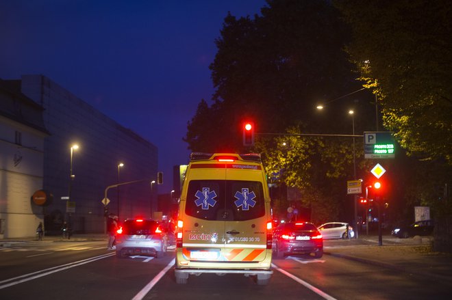 Ambulantna dejavnost bolnišnic se bo zmanjšala predvsem zaradi zagotavljanja nemotenega delovanja urgentne službe. FOTO: Jure Eržen/Delo