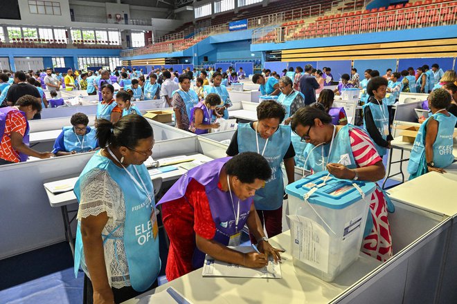 Največji napredek je dosegel Fidži, kjer je bilo decembra leta 2022 napeto na volitvah, po katerih je nova oblast ublažila cenzuro in spremenila zakonodajo o registraciji volivcev, da bi izboljšala volilno udeležbo žensk. FOTO: Saeed Khan/AFP