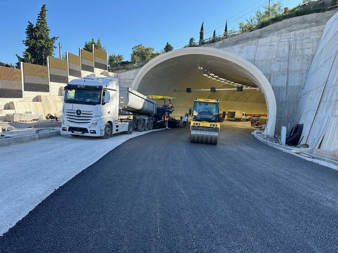 Kolektor je lani zaključil gradnjo državne ceste, ki povezuje pristanišče Reka z obvoznico in razcepom Škurinje. Velja za najdražjo cesto na Hrvaškem. FOTO: Kolektor CPG