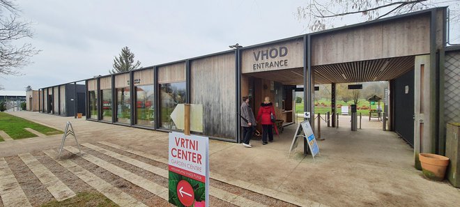 Od konca februarja je spet možen nakup cenejših vstopnic za Domžalčane. FOTO: Bojan Rajšek/Delo