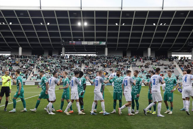 Nogometaši Celja in Olimpije so pustili v Stožicah soliden vtis med navijači. FOTO: Leon Vidic