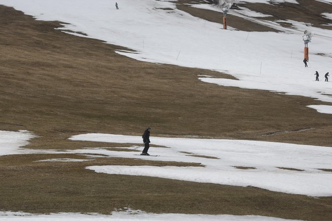 Letošnja smučarska sezona bo po ugotovitvah žičničarjev ena slabših, zato zdaj upajo na boljši poletni obisk. Fotografije Leon Vidic