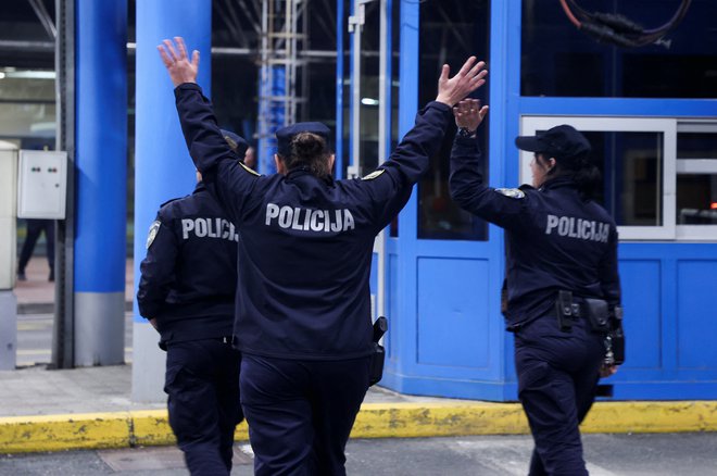 Schengenski režim brez nadzora potnikov na slovenski meji s Hrvaško ni vzdržal niti leto dni. FOTO: Borut Živulović/Reuters