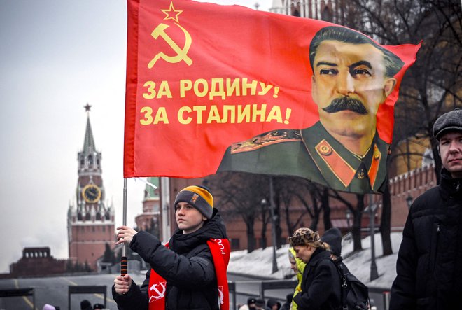 Zahodne demokracije so sedaj enotne, da je še večji sovražnik Rusija, zato jo je treba premagati.  FOTO: Alexander Nemenov/AFP
