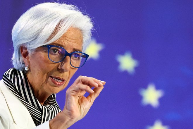 ECB, ki jo vodi Christine Lagarde, bo danes objavila tudi nove projekcije gospodarske rasti in inflacije. Foto: Kai Pfaffenbach Reuters