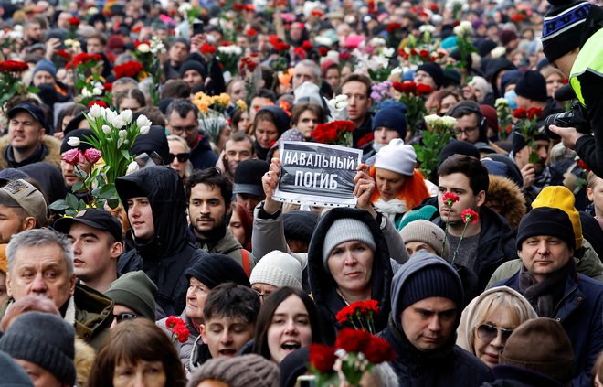 Rusija ni več samo ena. Rusiji sta dve. Rusija diktature in Rusija svobode, za katero se je boril Aleksej Navalni. In ta druga Rusija se kljub aretacijam, nasilju, umorom ne boji več režima. FOTO: Stringer/Reuters