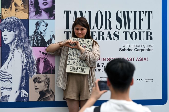 Singapurski premier Lee Hsien Loong se je moral na vrhunskem srečanju braniti, potem ko so ga voditelji držav ali vlad napadli zaradi subvencij, s katerimi je zagotovil, da je Taylor Swift vso svojo odrsko energijo pustila na enem prizorišču. FOTO: Roslan Rahman/AFP