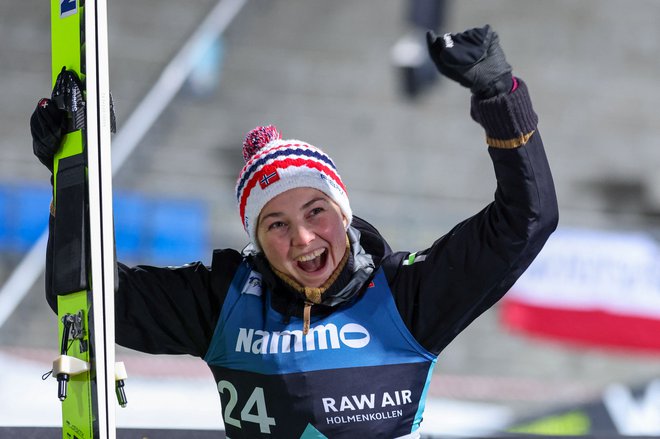 Silje Opseth je na domači skakalnici izkoristila ponujeno priložnost. FOTO: Geir Olsen/AFP