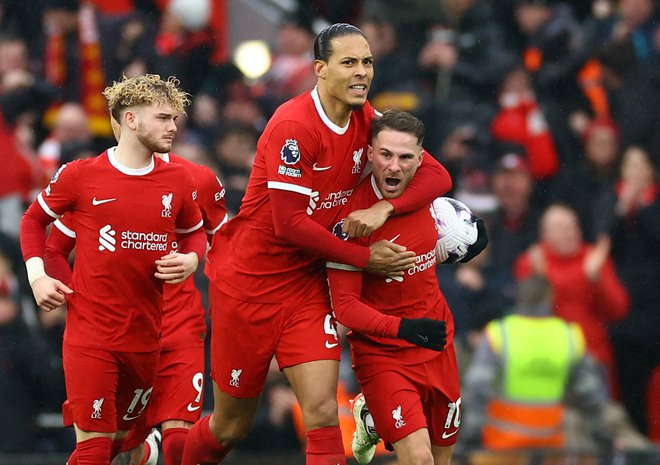 Liverpool se je veselil izenačenja Alexisa Mac Allisterja z 11 metrov. FOTO: Carl Recine/Reuters