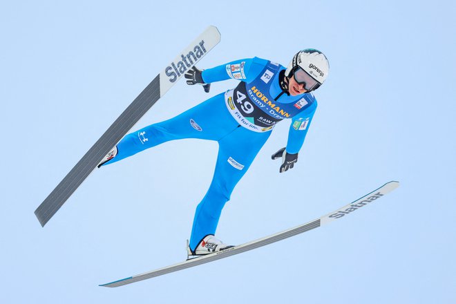 Peter Prevc je po prvi postaji turneje na četrtem mestu, a tudi stopničke niso nedosegljive. Foto Geir Olsen/AFP