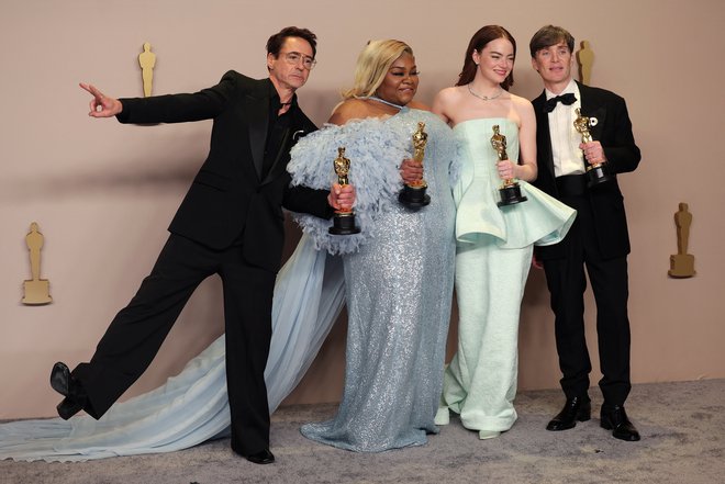 Zmagovalni igralci: Robert Downey Jr., Da'Vine Joy Randolph, Emma Stone in Cillian Murphy. FOTO: Carlos Barria/Reuters