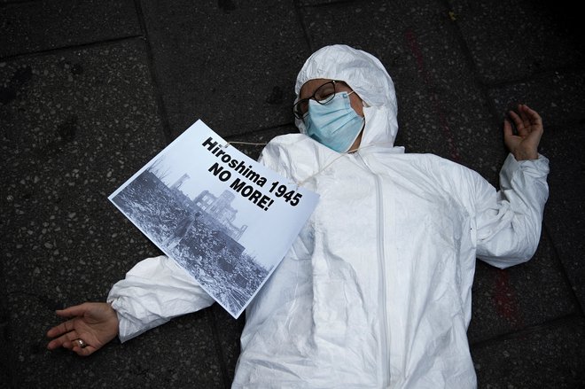 Japonci so pripravljeni razmišljati o svoji preteklosti, ki je danes tudi del aktualnih razprav o jedrskem orožju in nasploh o jedrski energiji. FOTO: Eduardo Munoz/Reuters