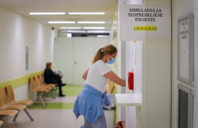 Medicinske sestre pričakujejo dodatno izobraževanje za nova dela. FOTO: Matej Družnik