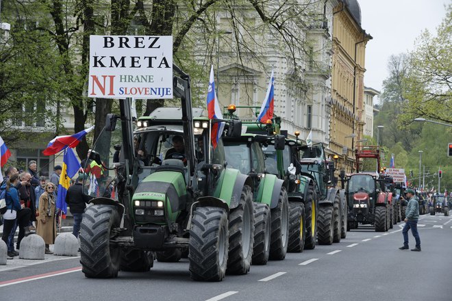 Protest kmetov v Ljubljani 24. 4. 2023. FOTO: Jože Suhadolnik/Delo