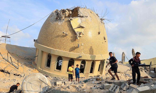 Po navedbah palestinske strani je bilo v konfliktu uničenih ali poškodovanih več kot sto mošej. FOTO: AFP
