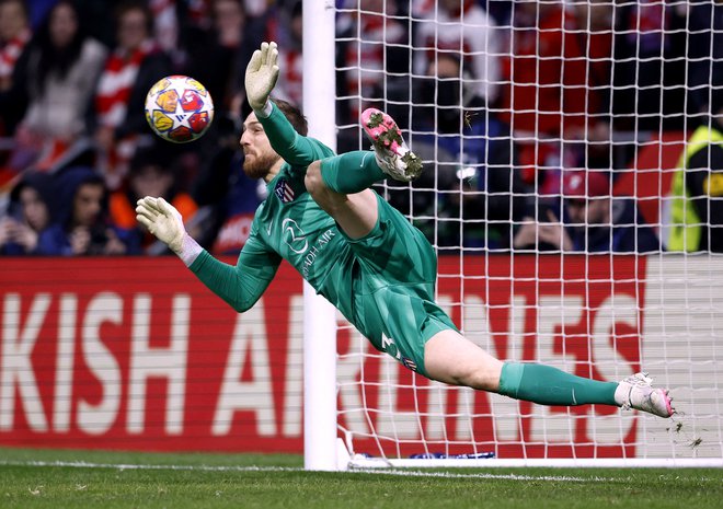 Oblak se je pri enajstmetrovkah izkazal z izjemnimi posredovanji. FOTO: Juan Medina/Reuters