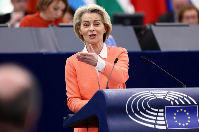 Prva evropska komisarka Ursula von der Leyen je doslej EU zaradi proizraelske politike peljala na tenek led.  FOTO: Frederick Florin/ Afp