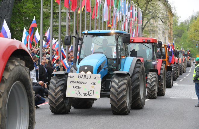 Slovenski kmetje se po enem letu s traktorji vračajo na ljubljanske ulice. FOTO: Dejan Javornik