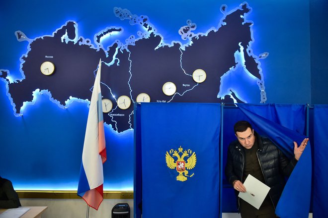 Prizor z volišča v Novosibirsku. FOTO: Vladimir Nikolajev/AFP