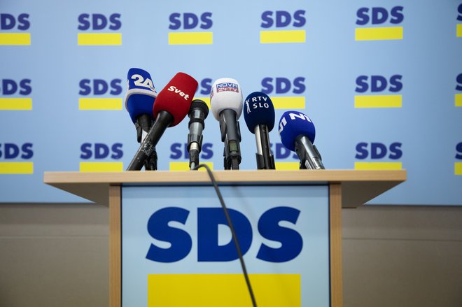 Več kot 73 odstotkov privržencev SDS ocenjuje, da so mediji pri pokrivanju tem s področja politike pristranski, najmanj takšnih odgovorov, dobrih 43 odstotkov, so dali potencialni volivci SD. FOTO: Voranc Vogel