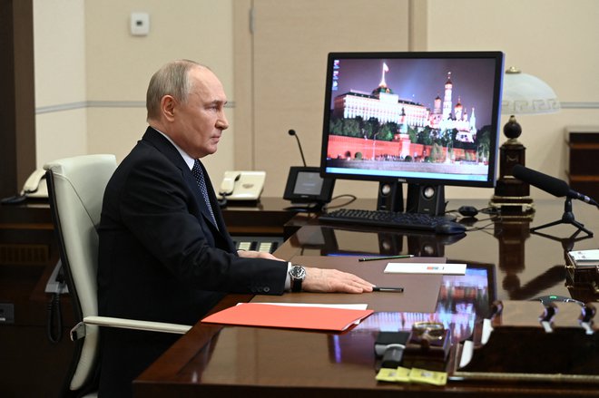 Po izidih vzporednih volitev je za Vladimirja Putina glasovalo rekordnih 87 odstotkov volivcev. FOTO: Pavel Byrkin Via Reuters