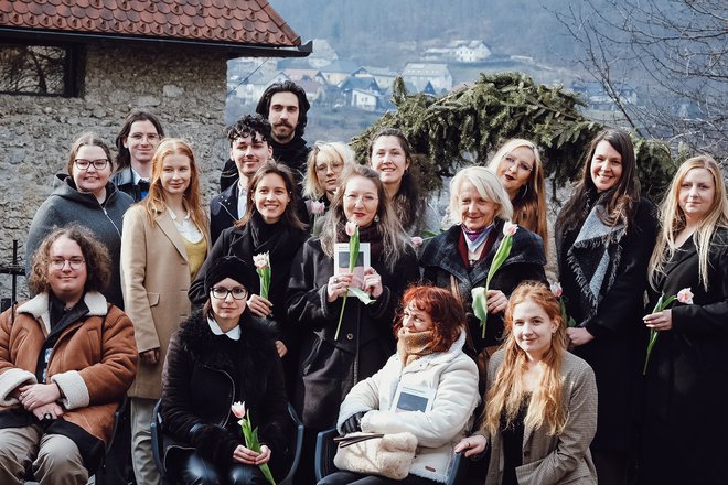 V knjigi, izšla je prejšnji mesec, so objavljene erotične kratke zgodbe devetnajstih avtoric in avtorjev. FOTO: Maša Pirc