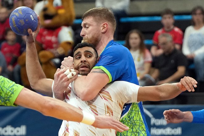 Slovenski rokometaši so se uvrstili na olimpijske igre! V zadnjem krogu kvalifikacijskega turnirja za OI so ugnali Bahrajn (32:26), njihova uvrstitev na športni dogodek leta pa je bila odvisna od Španije, ki ni dovolila presenečenja Braziliji (28:26). Foto: Pau Barrena/Afp