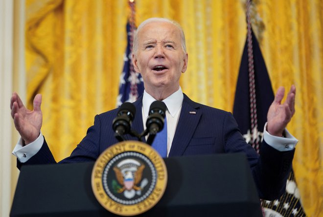 Pri težavah z oboroževanjem Ukrajine Joe Biden kaže s prstom na republikanski predstavniški dom.

Foto Kevin Lamarque/Reuters