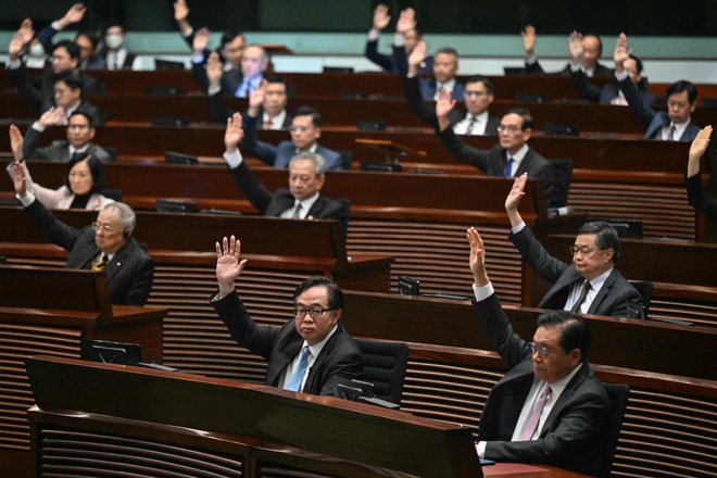 Nekdanja britanska kolonija je končno dobila sloviti »23. člen«, kot se imenuje pravkar sprejeti zakon, vse odkar je Hongkong leta 1997 prešel pod oblast LR Kitajske. FOTO: Peter Parks/AFP