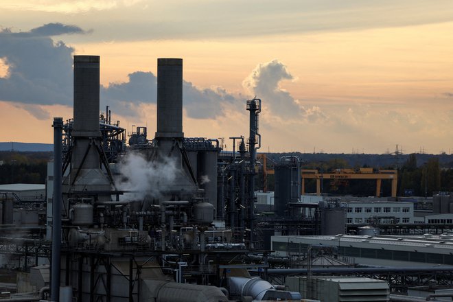 Med najbolj prizadetimi je kemična industrija, kot je nemški velikan BASF. Foto Lisi Niesner/Reuters