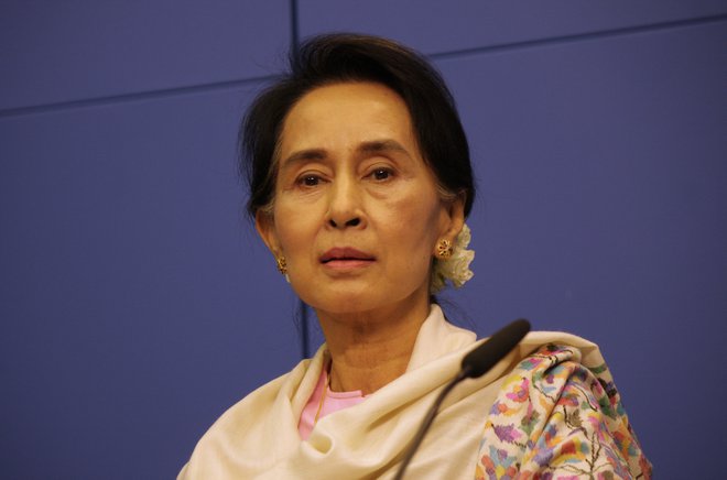 Predlanskim je Aung San Su Či vojaška hunta zaradi obtožb o korupciji in volilnih goljufijah obsodila na skupno kar sedemnajst let zapora. FOTO: Shutterstock 