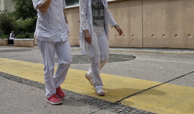 V največji meri so preklicali soglasja za čezmerno nadurno delo zdravniki, ki delajo v težki medicini. Foto Blaž Samec