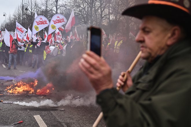 Poljski kmetje so v zadnjih mesecih veliko protestirali proti uvozu pšenice in drugih živil iz Ukrajine. FOTO: Omar Marques/Anadolu via AFP