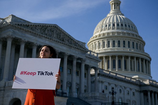 Američani, starejši od 18 let, na tiktoku preživijo povprečno 55,8 minute dnevno. FOTO: Craig Hudson/Reuters