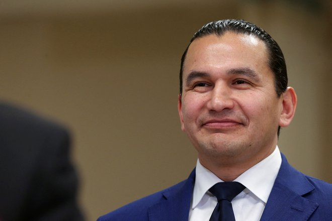 Wab Kinew, nedavno izvoljeni premier kanadske province Manitoba, je razveljavil odločitev prejšnje vlade. FOTO: Shannon Vanraes/Reuters