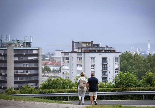 Nekateri nepremičninarji opažajo, da se nedavni dobički na kriptotrgih spet prelivajo v nepremičnine. Foto Jože Suhadolnik