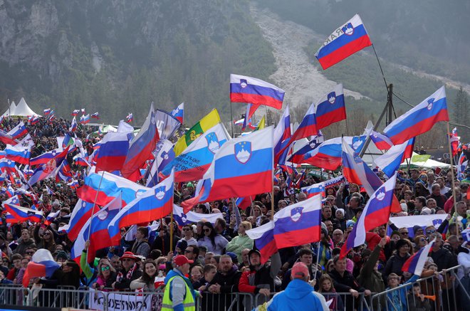 V Planico je vnovič prišlo veliko slovenskih navijačev. FOTO: Dejan Javornik