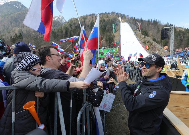 Robert Hrgota si je po tekmi vzel čas tudi za navijače. FOTO: Dejan Javornik