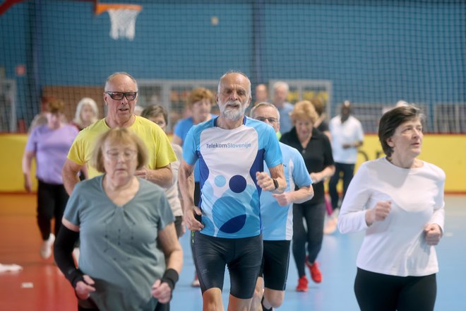 Na vadbo je trenutno prijavljenih več kot 90 posameznikov. V posameznem terminu jih vadi od 50 do 60. FOTO: Blaž Samec/Delo