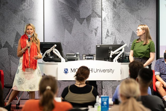 Študentje danes dvomijo o informacijah in ne berejo več, a naša naloga je, da jih motiviramo, pravi izredna profesorica. FOTO: Simon Milder